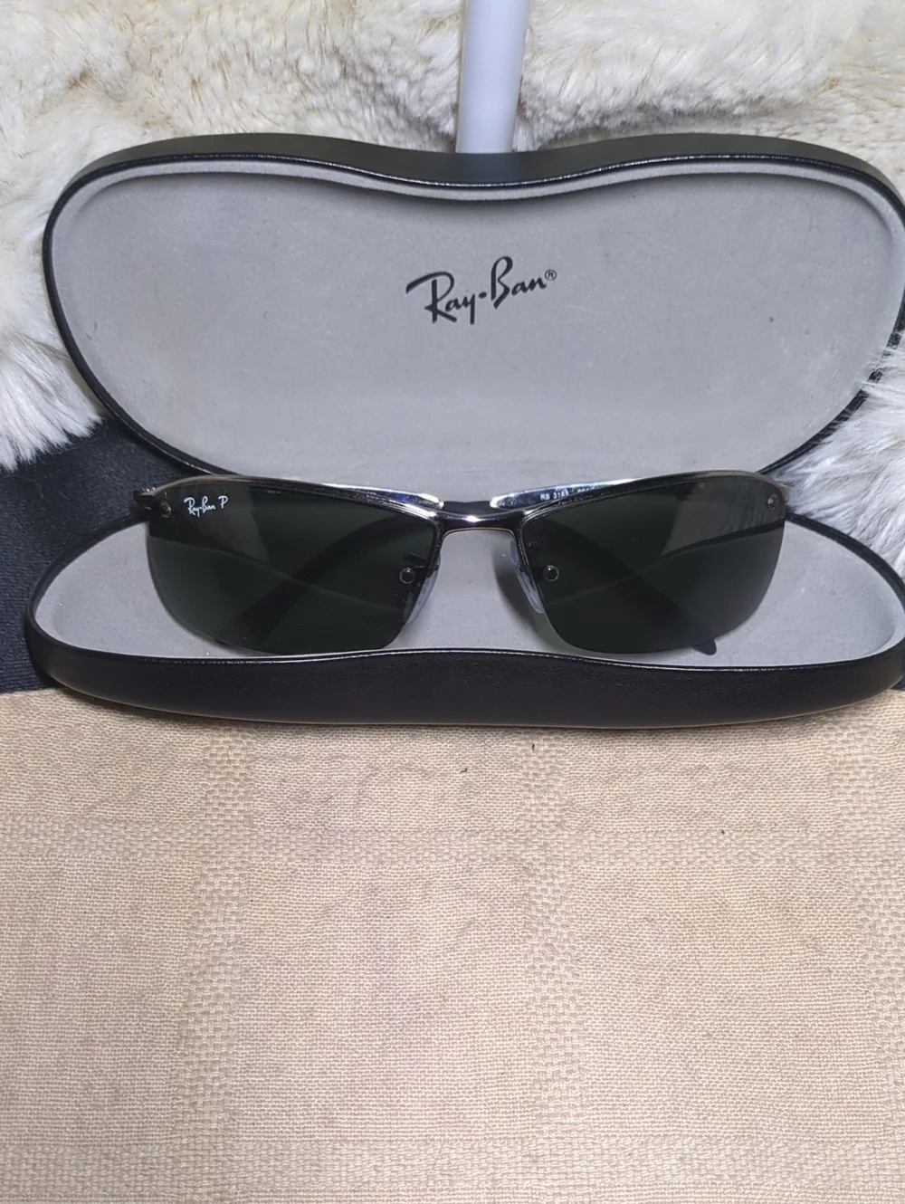 Ray-Ban Sunglasses w/Dark Green Lenses RB3183 Pristine Condition $60